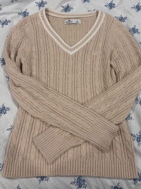 Hollister Women's Beige Cable-Knit V-Neck Sweater with White Trim